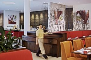  تور دبی هتل ایبیس البرشا - آژانس هواپیمایی و مسافرتی آفتاب ساحل آبی 